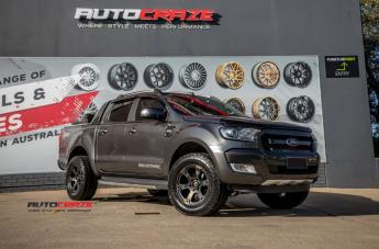 FORD RANGER BEAST BLACK MACHINED WITH DARK TINT